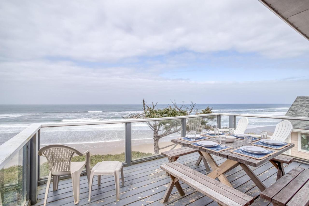 Above The Beach Lincoln City Exterior photo