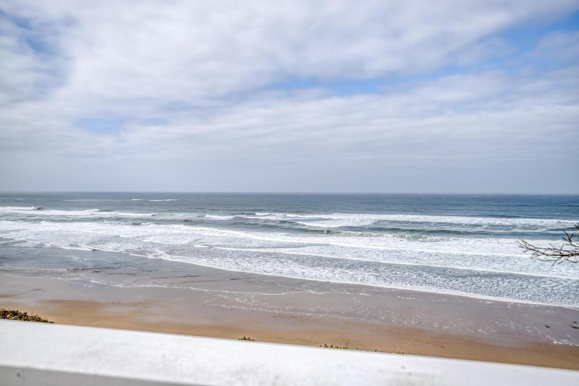 Above The Beach Lincoln City Exterior photo