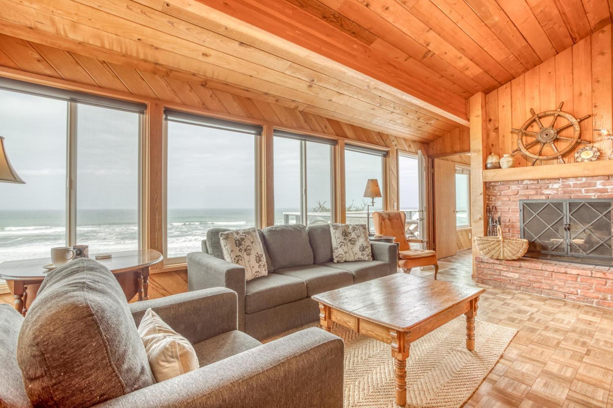 Above The Beach Lincoln City Exterior photo